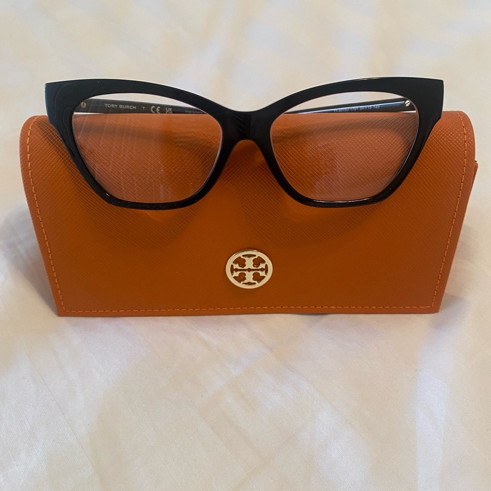 Tory Burch black-rimmed eyeglasses with case - Picture 6 of 9
